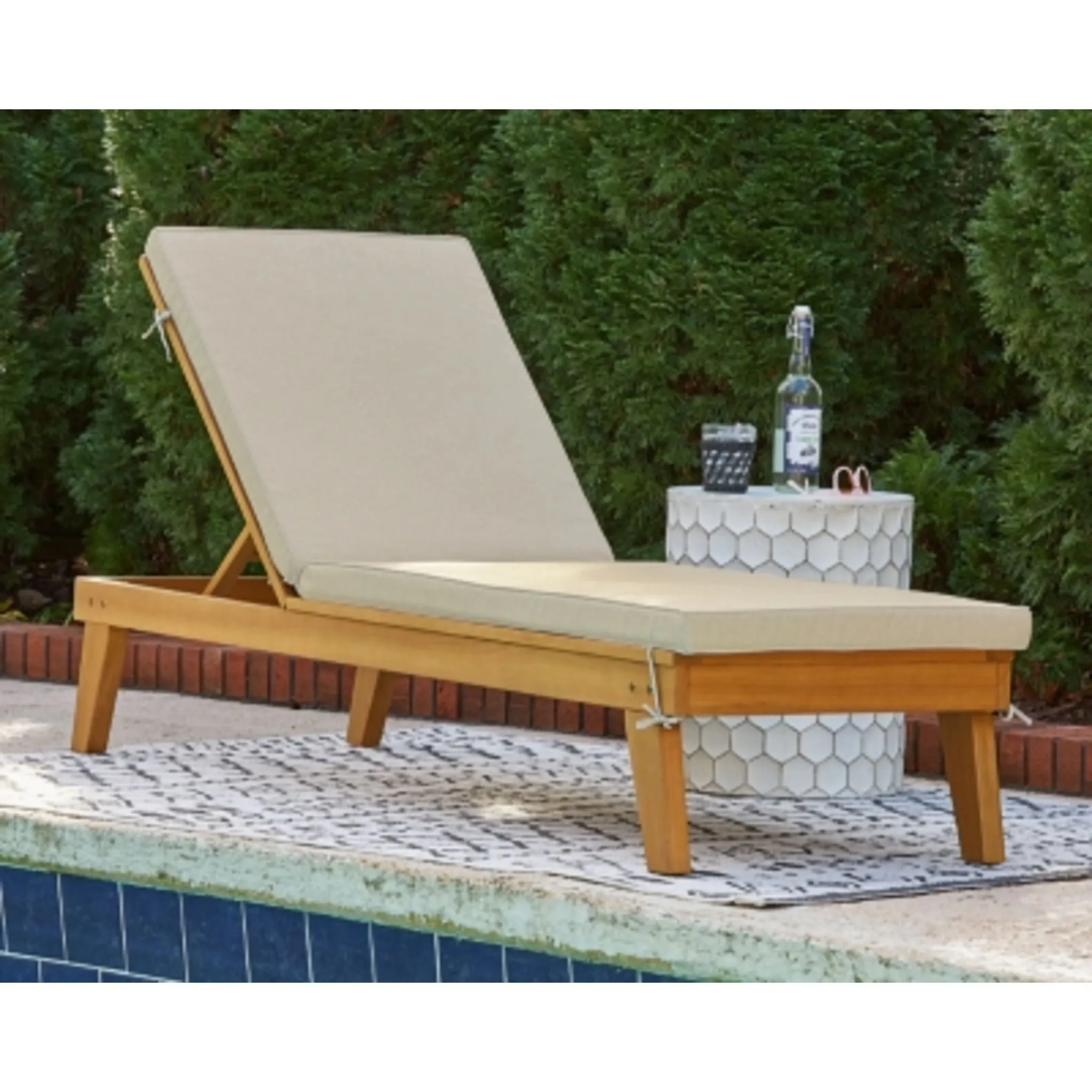 Outdoor Byron Bay Chaise Lounge with Cushion