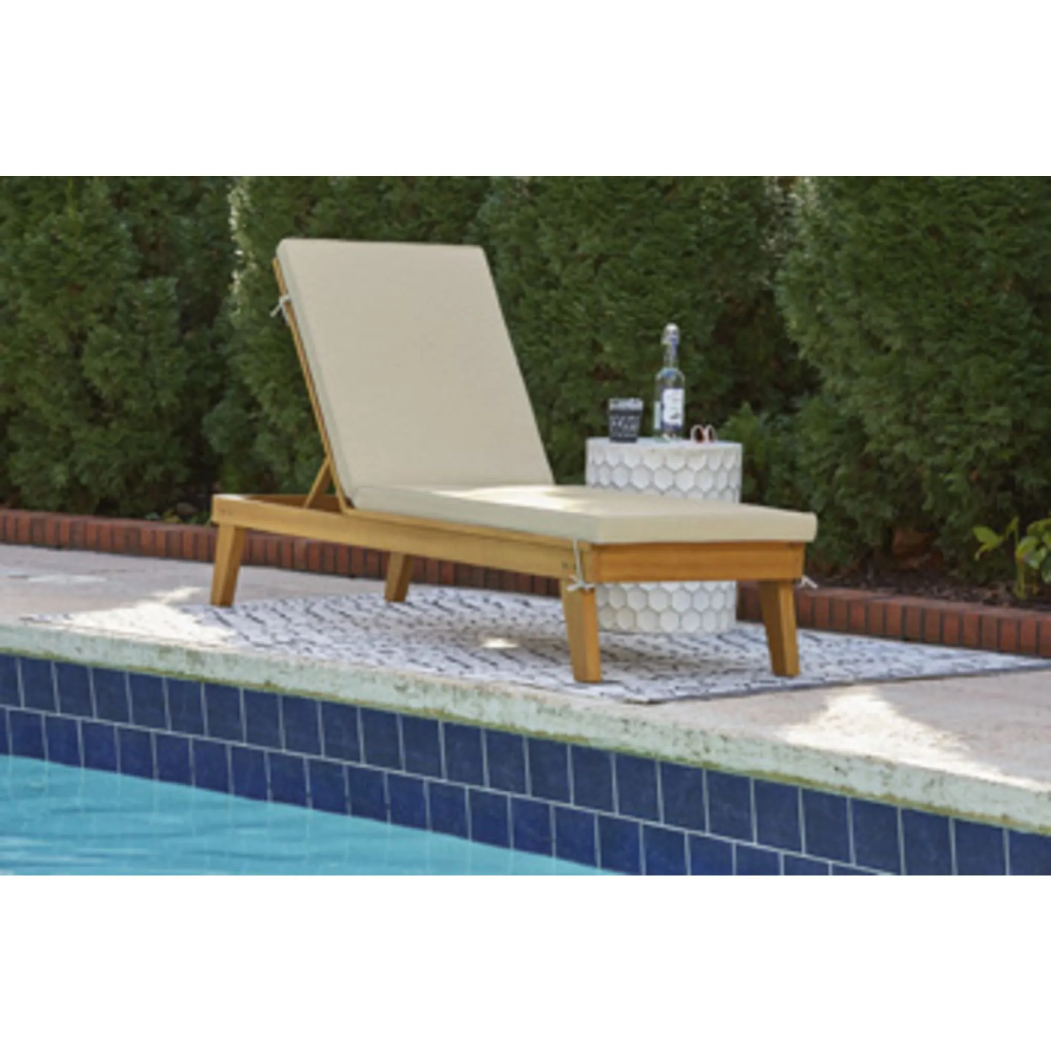 Outdoor Byron Bay Chaise Lounge with Cushion